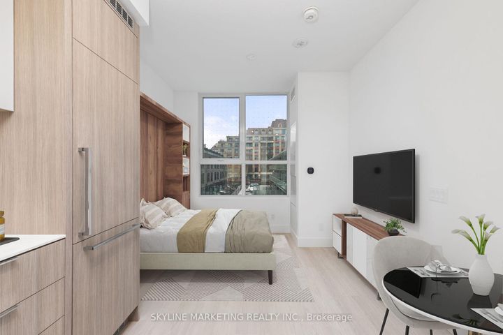 Photo 4 at 210 - 6 Greenbriar Road, Bayview Village, Toronto