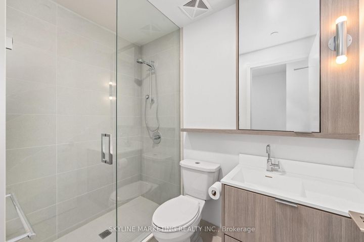 Photo 8 at 210 - 6 Greenbriar Road, Bayview Village, Toronto