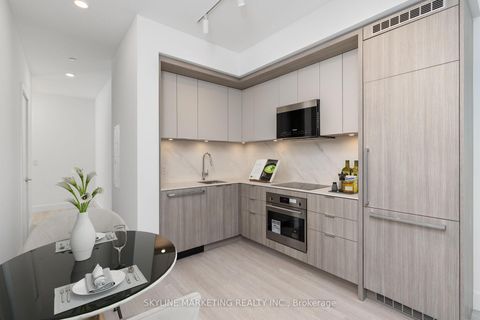Photo 1 at 210 - 6 Greenbriar Road, Bayview Village, Toronto