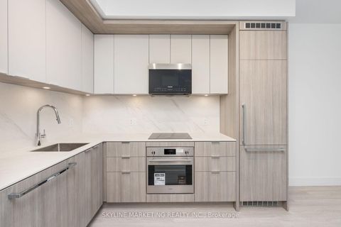 Photo 10 at 210 - 6 Greenbriar Road, Bayview Village, Toronto