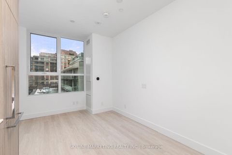 Photo 12 at 210 - 6 Greenbriar Road, Bayview Village, Toronto