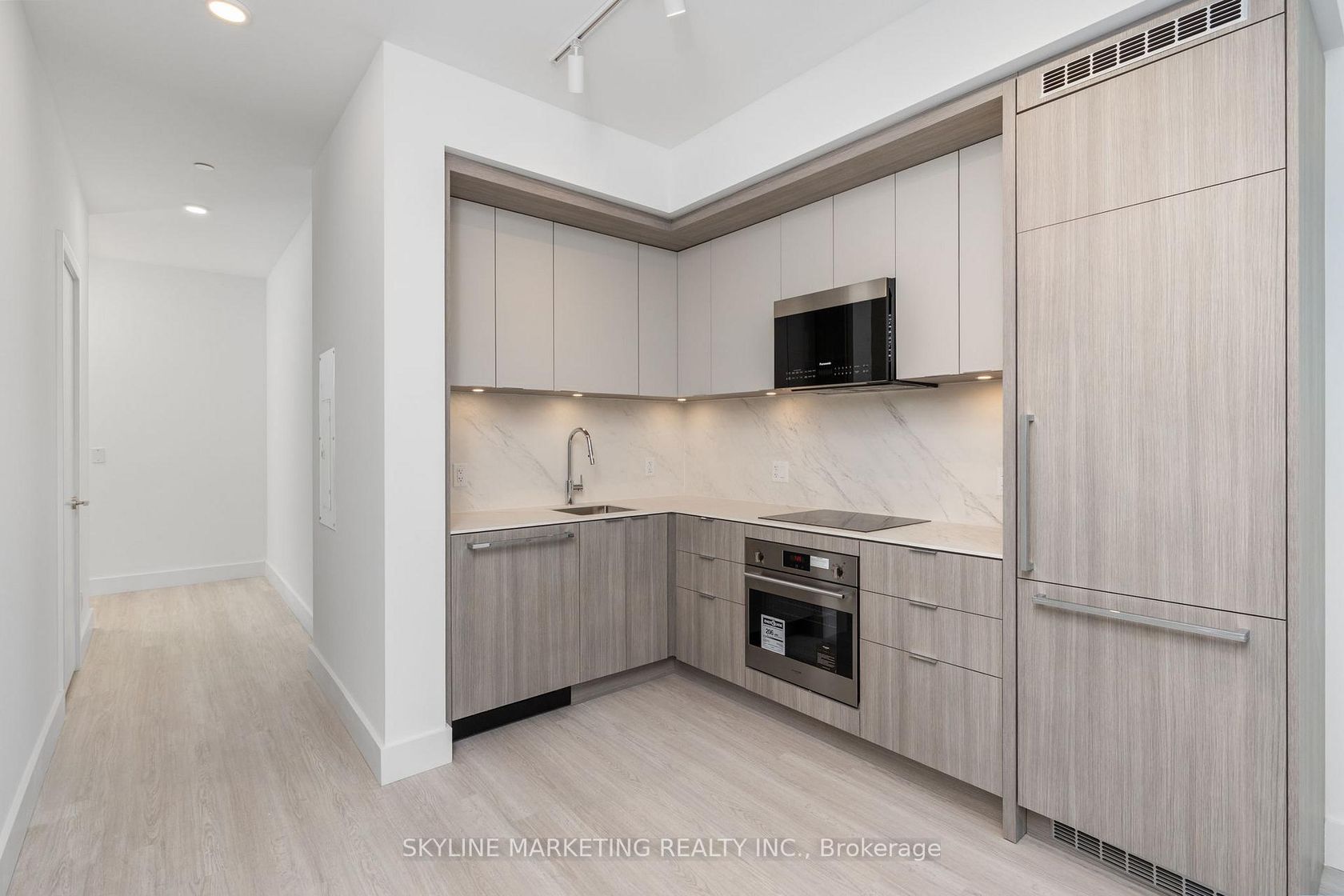 210 - 6 Greenbriar Road, Bayview Village, Toronto 