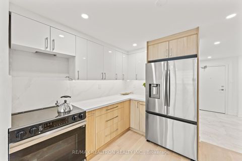 Photo 11 at 210 - 7300 Yonge Street, Yorkhill, Vaughan
