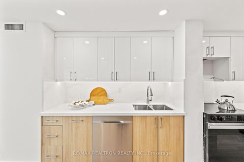 Photo 12 at 210 - 7300 Yonge Street, Yorkhill, Vaughan