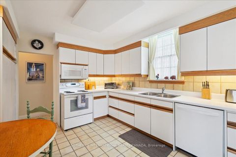 Photo 9 at 5 Moorehill Drive, Leaside, Toronto