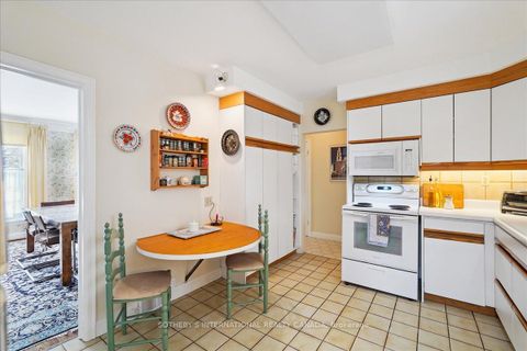 Photo 10 at 5 Moorehill Drive, Leaside, Toronto
