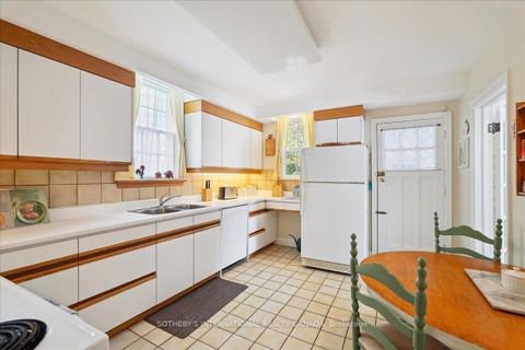 Photo 11 at 5 Moorehill Drive, Leaside, Toronto