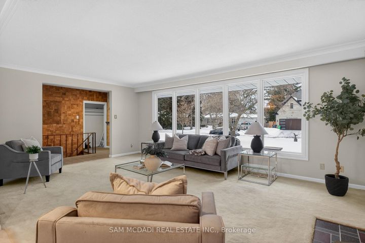 Photo 4 at 521 Vanessa Crescent, Lorne Park, Mississauga