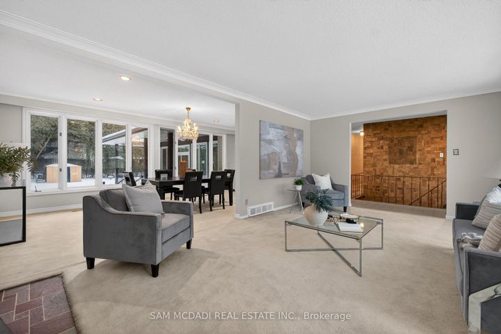 Photo 7 at 521 Vanessa Crescent, Lorne Park, Mississauga