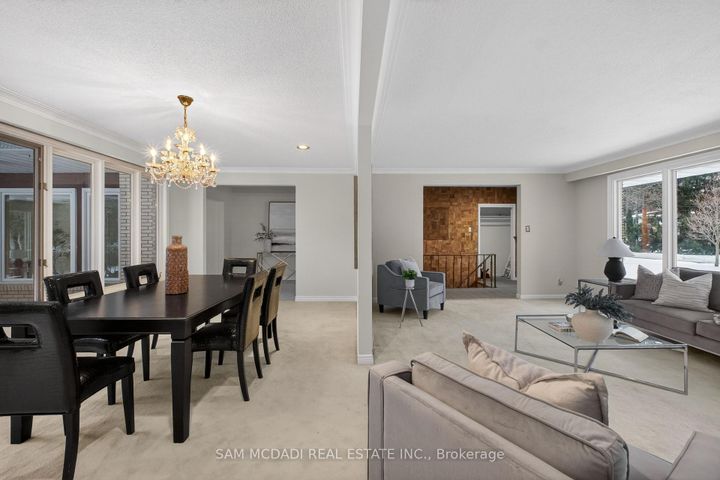 Photo 9 at 521 Vanessa Crescent, Lorne Park, Mississauga