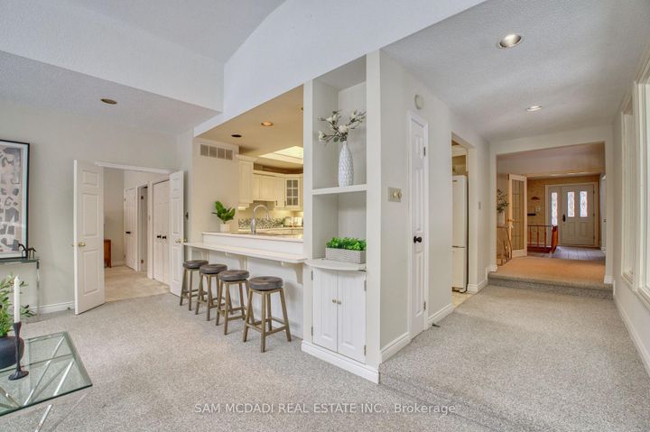 Photo 12 at 521 Vanessa Crescent, Lorne Park, Mississauga