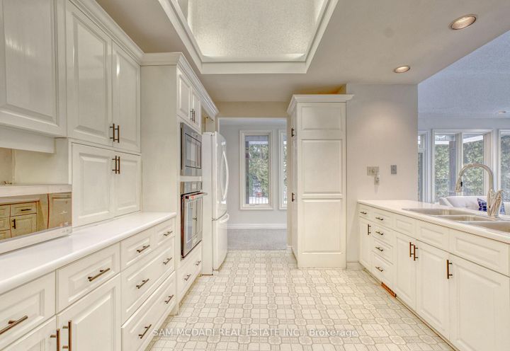 Photo 15 at 521 Vanessa Crescent, Lorne Park, Mississauga