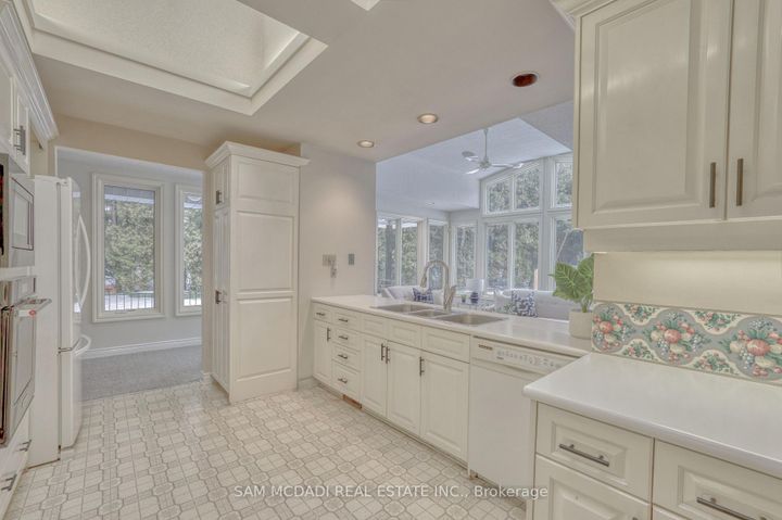 Photo 17 at 521 Vanessa Crescent, Lorne Park, Mississauga