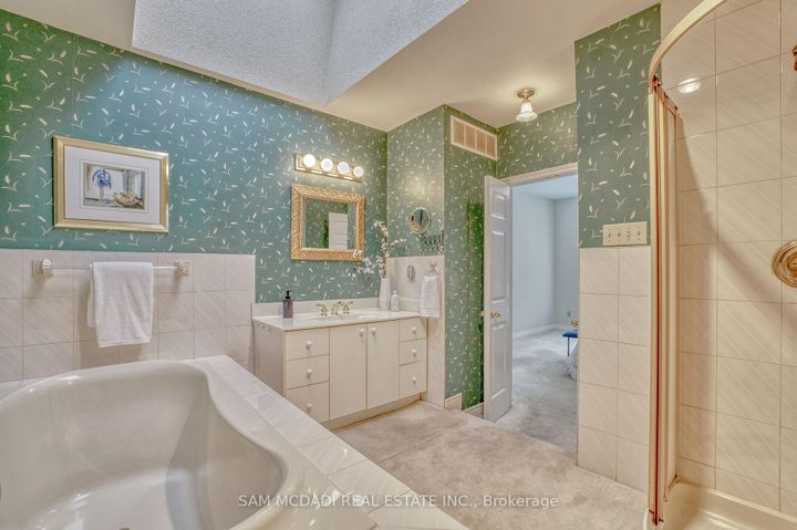 Photo 19 at 521 Vanessa Crescent, Lorne Park, Mississauga