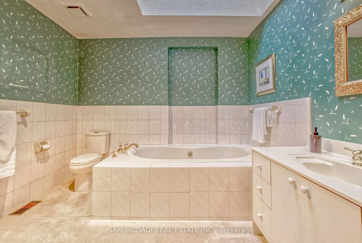 Photo 20 at 521 Vanessa Crescent, Lorne Park, Mississauga