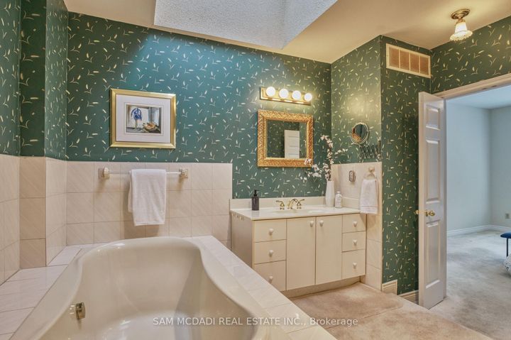 Photo 21 at 521 Vanessa Crescent, Lorne Park, Mississauga