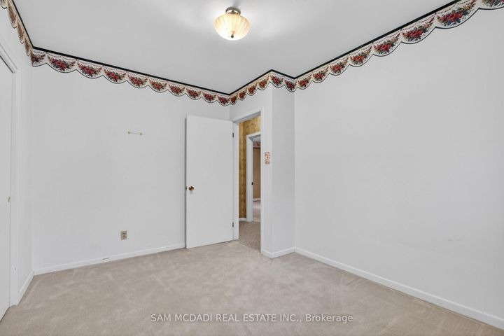 Photo 24 at 521 Vanessa Crescent, Lorne Park, Mississauga