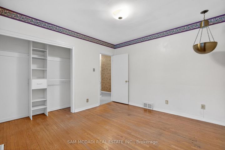 Photo 25 at 521 Vanessa Crescent, Lorne Park, Mississauga