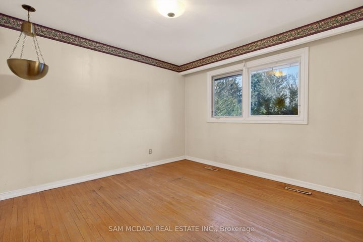 Photo 26 at 521 Vanessa Crescent, Lorne Park, Mississauga