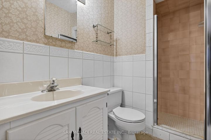 Photo 33 at 521 Vanessa Crescent, Lorne Park, Mississauga