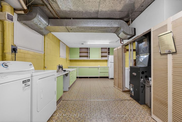 Photo 34 at 521 Vanessa Crescent, Lorne Park, Mississauga