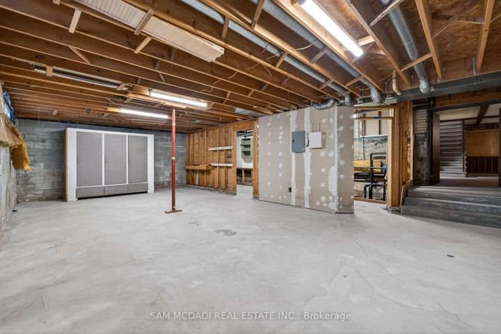 Photo 35 at 521 Vanessa Crescent, Lorne Park, Mississauga