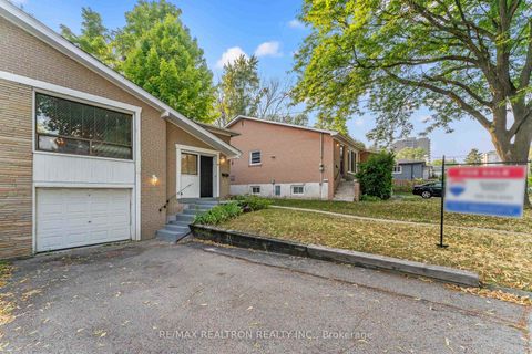 Photo 2 at 92 Elise Terrace, Newtonbrook West, Toronto