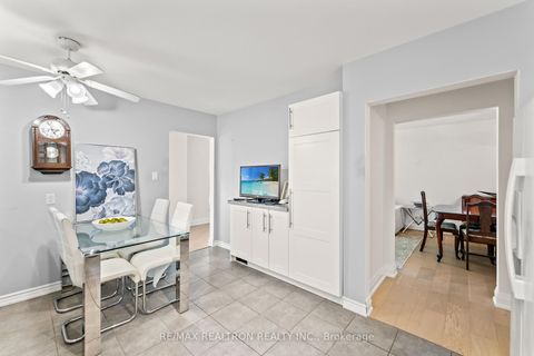 Photo 10 at 92 Elise Terrace, Newtonbrook West, Toronto