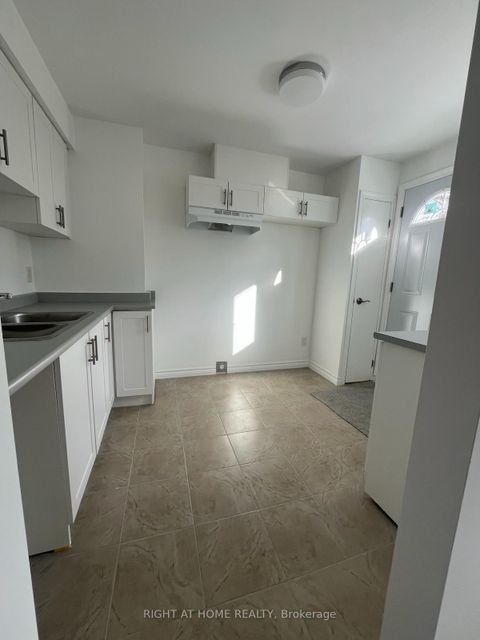 Photo 1 at E3 - 63 Ferris Lane, Cundles East, Barrie