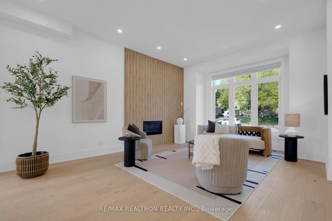 Photo 4 at 28 Ternhill Crescent, Don Mills, Toronto