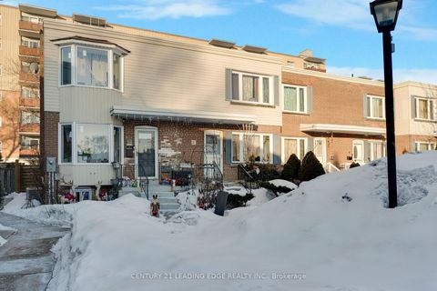 Photo 4 at 57 - 740 Kennedy Road, Ionview, Toronto