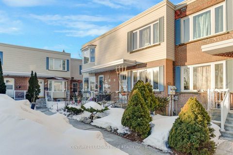 Photo 5 at 57 - 740 Kennedy Road, Ionview, Toronto