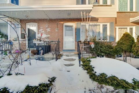 Photo 6 at 57 - 740 Kennedy Road, Ionview, Toronto