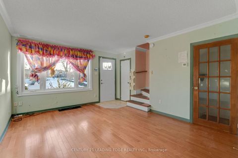 Photo 10 at 57 - 740 Kennedy Road, Ionview, Toronto