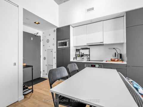 Photo 11 at 1210 - 170 Bayview Avenue, Waterfront Communities C8, Toronto