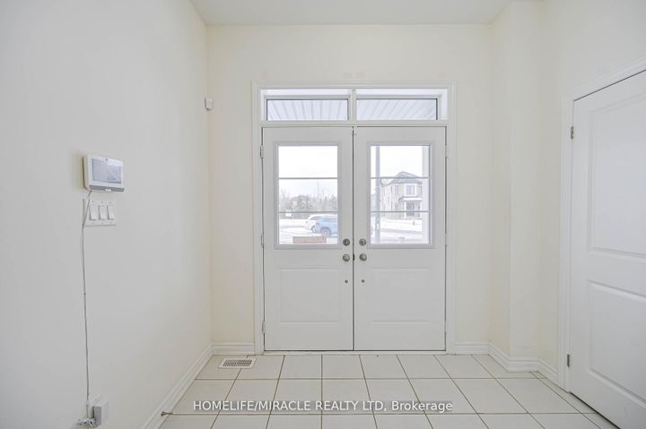 Photo 3 at 42 Truffle Court, Northwest Brampton, Brampton