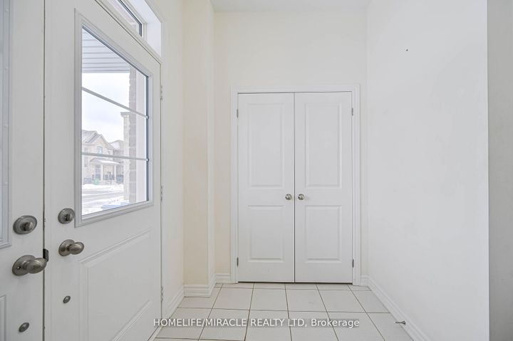 Photo 4 at 42 Truffle Court, Northwest Brampton, Brampton