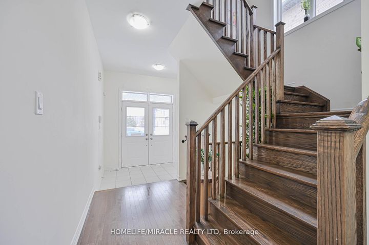 Photo 5 at 42 Truffle Court, Northwest Brampton, Brampton