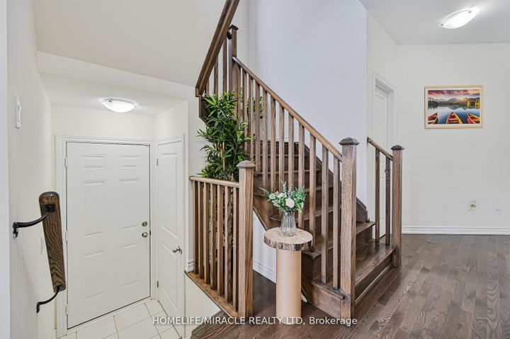 Photo 6 at 42 Truffle Court, Northwest Brampton, Brampton