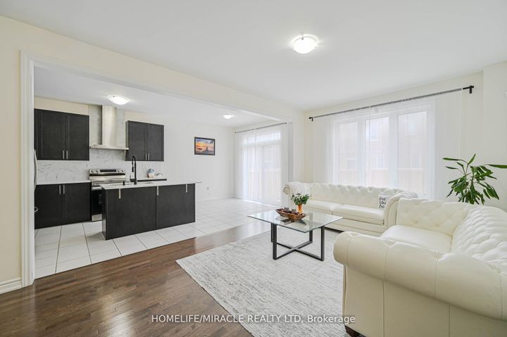 Photo 8 at 42 Truffle Court, Northwest Brampton, Brampton