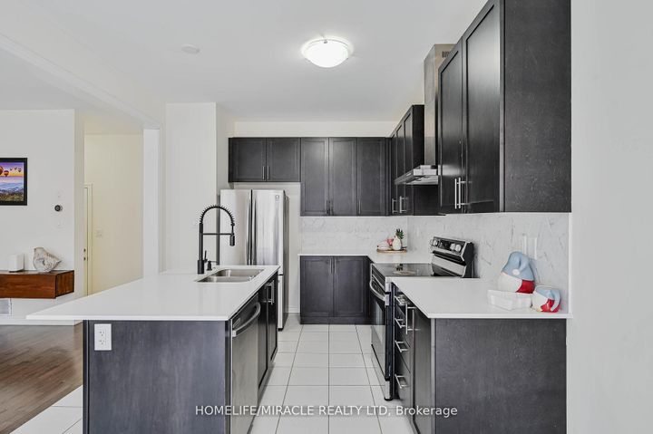 Photo 12 at 42 Truffle Court, Northwest Brampton, Brampton