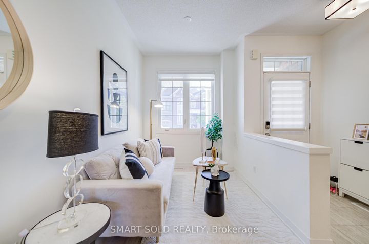 Photo 10 at 28 Avonmore Trail, Patterson, Vaughan