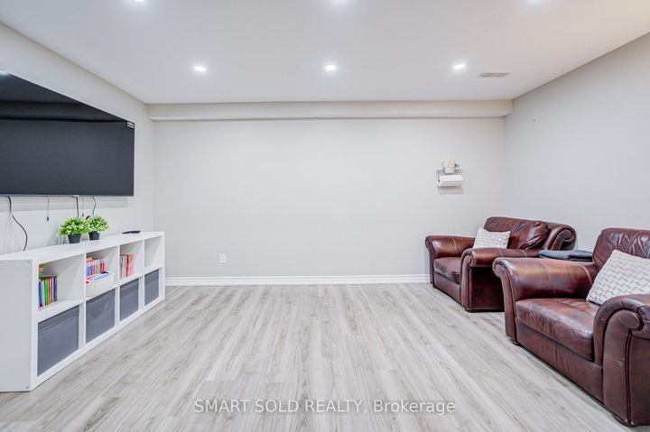 Photo 41 at 28 Avonmore Trail, Patterson, Vaughan