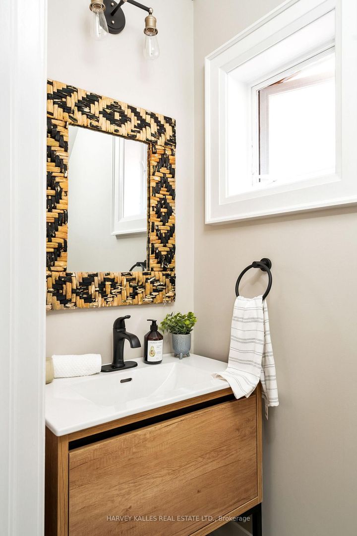 Photo 11 at 39 Standish Avenue, Moore Park, Toronto