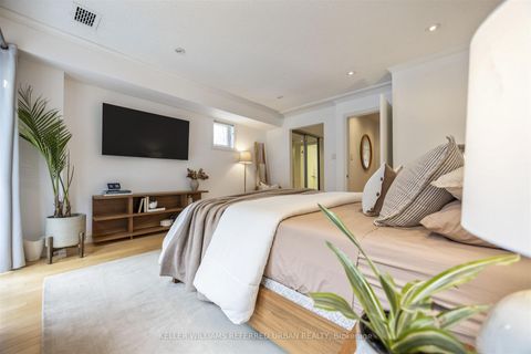 Photo 5 at D - 921 Adelaide Street W, Niagara, Toronto