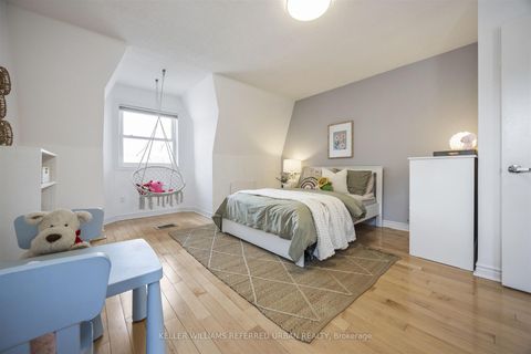 Photo 11 at D - 921 Adelaide Street W, Niagara, Toronto