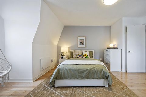 Photo 12 at D - 921 Adelaide Street W, Niagara, Toronto