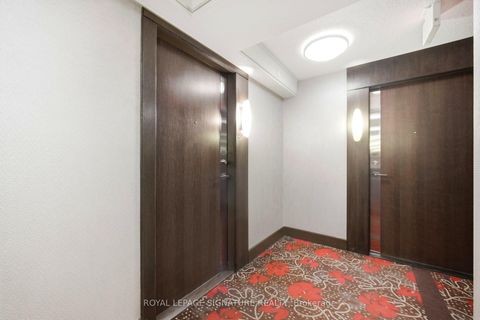 Photo 6 at 926 - 2 Eva Road E, Etobicoke West Mall, Toronto