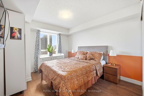 Photo 14 at 926 - 2 Eva Road E, Etobicoke West Mall, Toronto