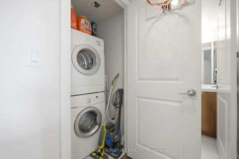 Photo 20 at 926 - 2 Eva Road E, Etobicoke West Mall, Toronto